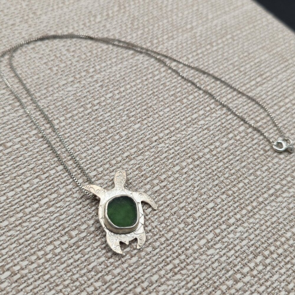 18 Inch Sterling Silver Green Sea Glass Turtle Pendant Necklace A6101 - Picture 2 of 7